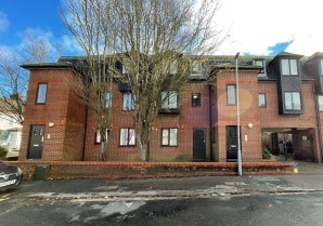 Property for Auction in London - Flat 9 Albany Court, Dallow Road, Luton, Bedfordshire, LU1 1NP